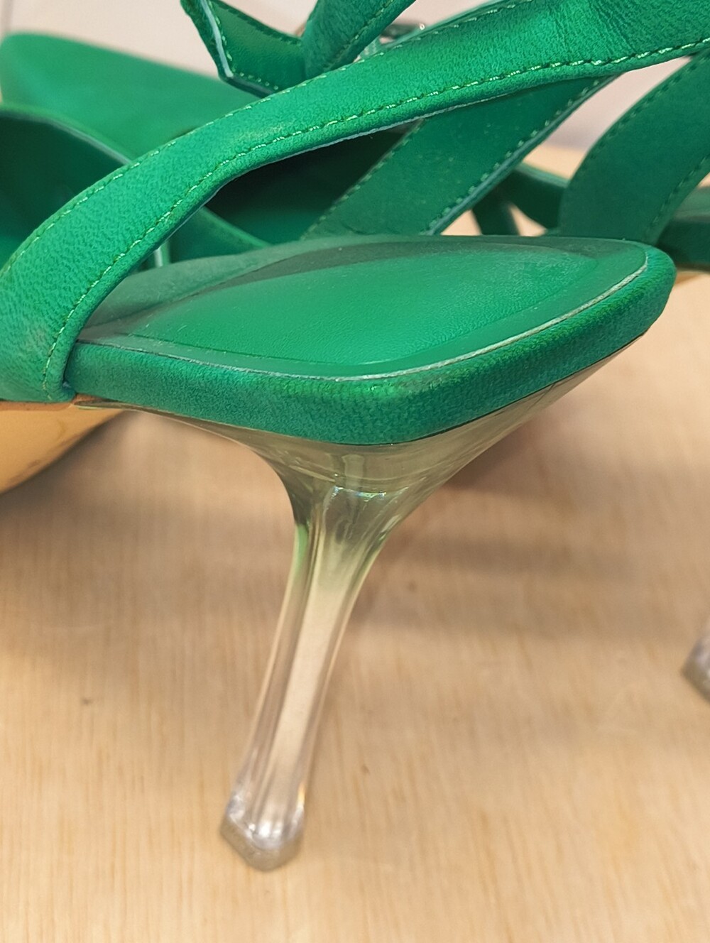 Green Gianni Bini Slingback Pointed Toe With A Clear Heel Size 11M - Picture 5 of 8